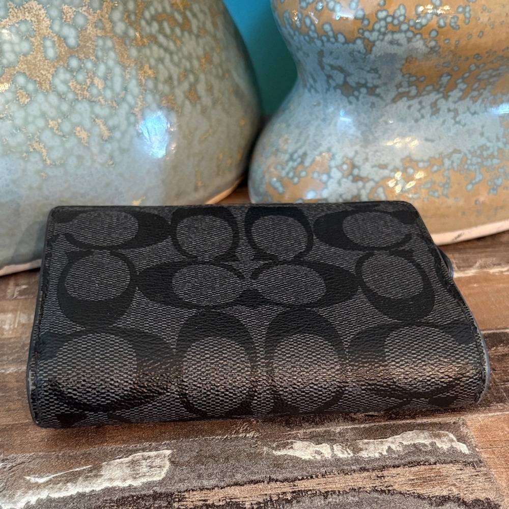 Coach Black Signature Bi-Fold Wallet with Silver Logo beautiful condition - Picture 4 of 6